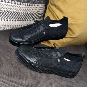 Black casual stretch shoes